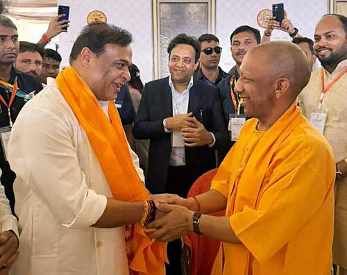 Yogi attends Himanta&rsquo;s swearing in ceremony