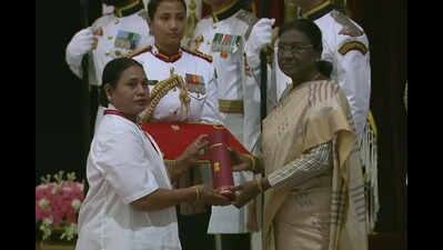 Chandrapur nurse gets Natl Florence Nightingale Award
