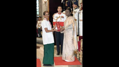 Jalpaiguri nurse receives Florence Nightingale Award