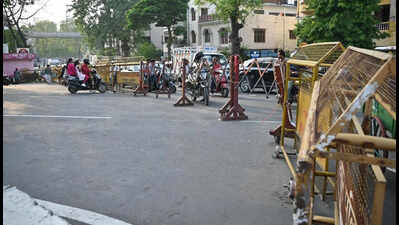 Chaotic parking order at Hanuman Setu irks  devotees