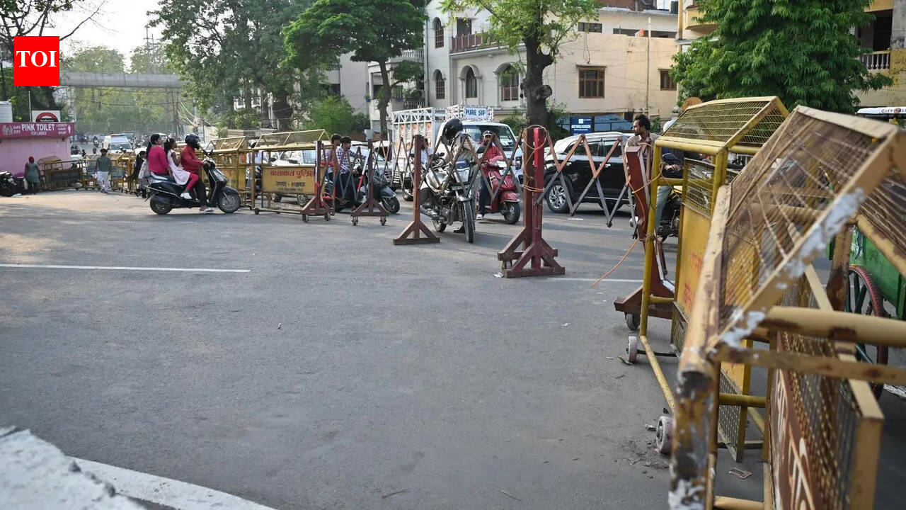 Chaotic parking order at Hanuman Setu irks  devotees