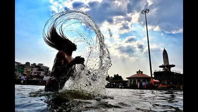 Temperatures soar across Maharashtra, but heatstroke cases down to 175 after revision; deaths 6