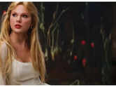 Bride-to-be Taylor Swift creates fan frenzy in NYC - WATCH