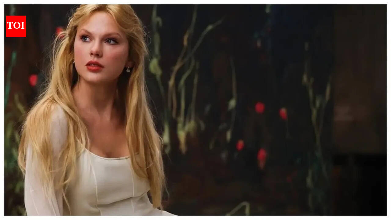 Bride-to-be Taylor Swift creates fan frenzy in NYC - WATCH