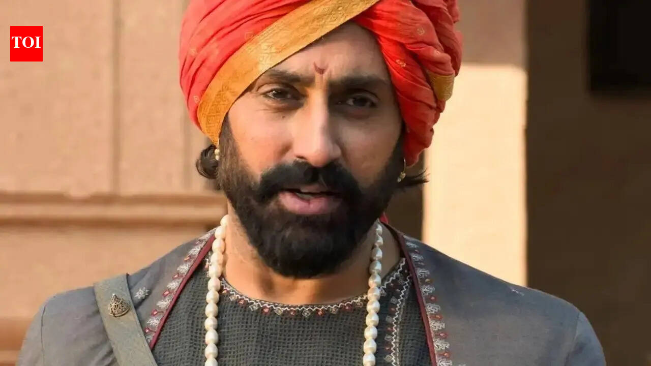 Abhishek Bachchan reacts to being called 'Shambu Raje' at a traffic signal