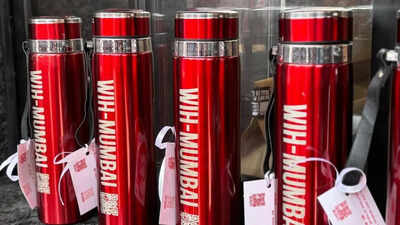 Mumbai autorickshaw drivers get water bottles
