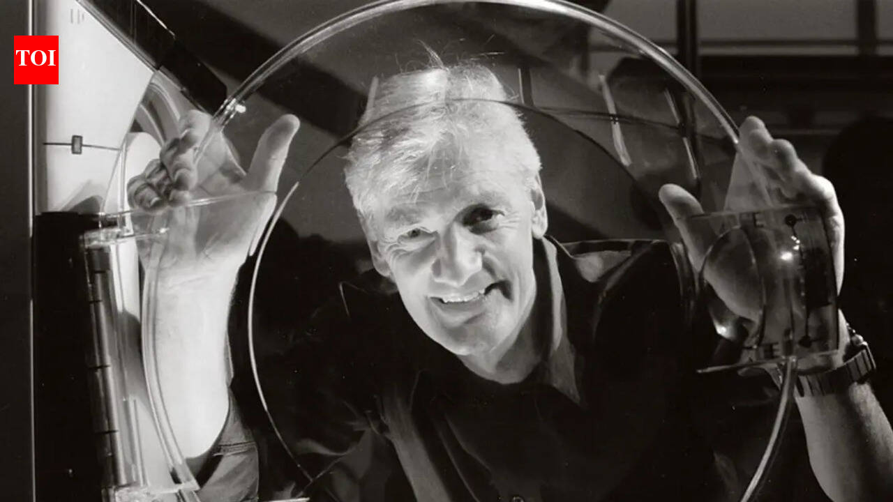 Why James Dyson kept building prototypes long after most people would quit? This reveals his billionaire invention rule