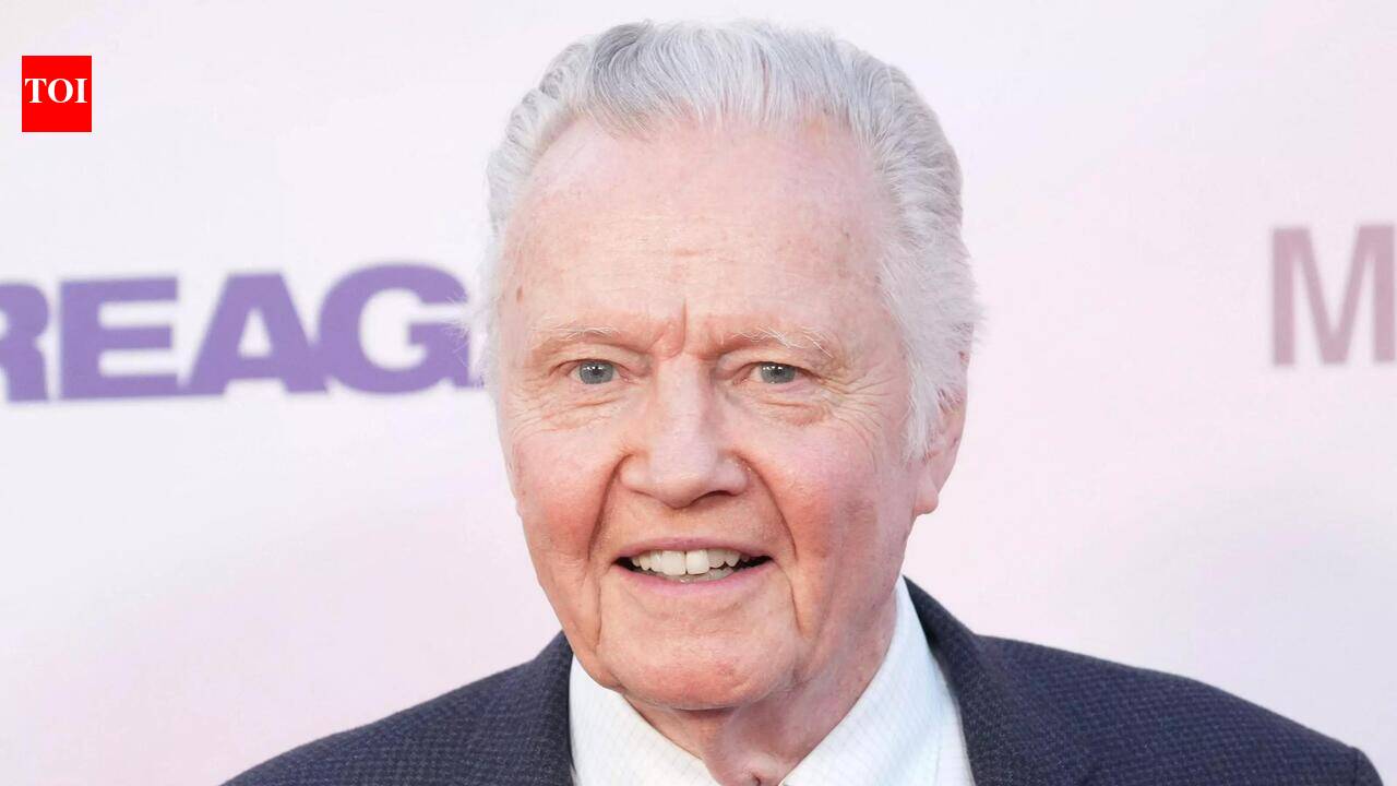 Jon Voight pleads to see Angelina before she quits LA