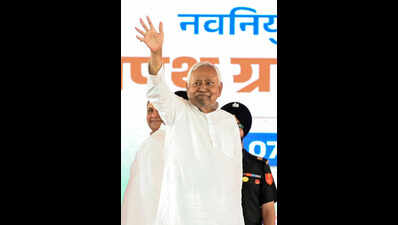 Nitish interacts with JD(U) workers in Sitamarhi