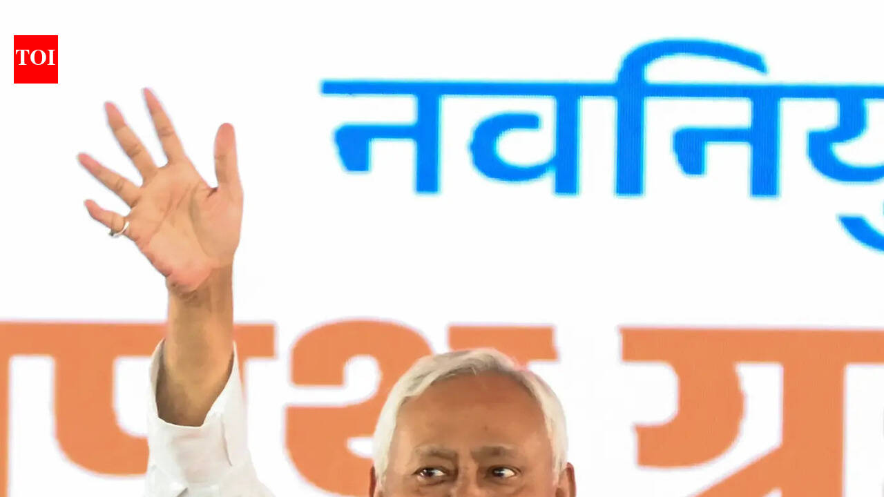 Nitish interacts with JD(U) workers in Sitamarhi