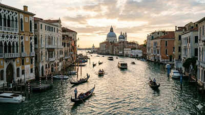  The answer lies in its canals and waterways