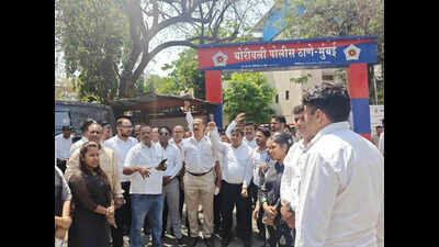 After protest, Borivli Police register case against cop, 2 others for “assaulting” lawyer in Mumbai