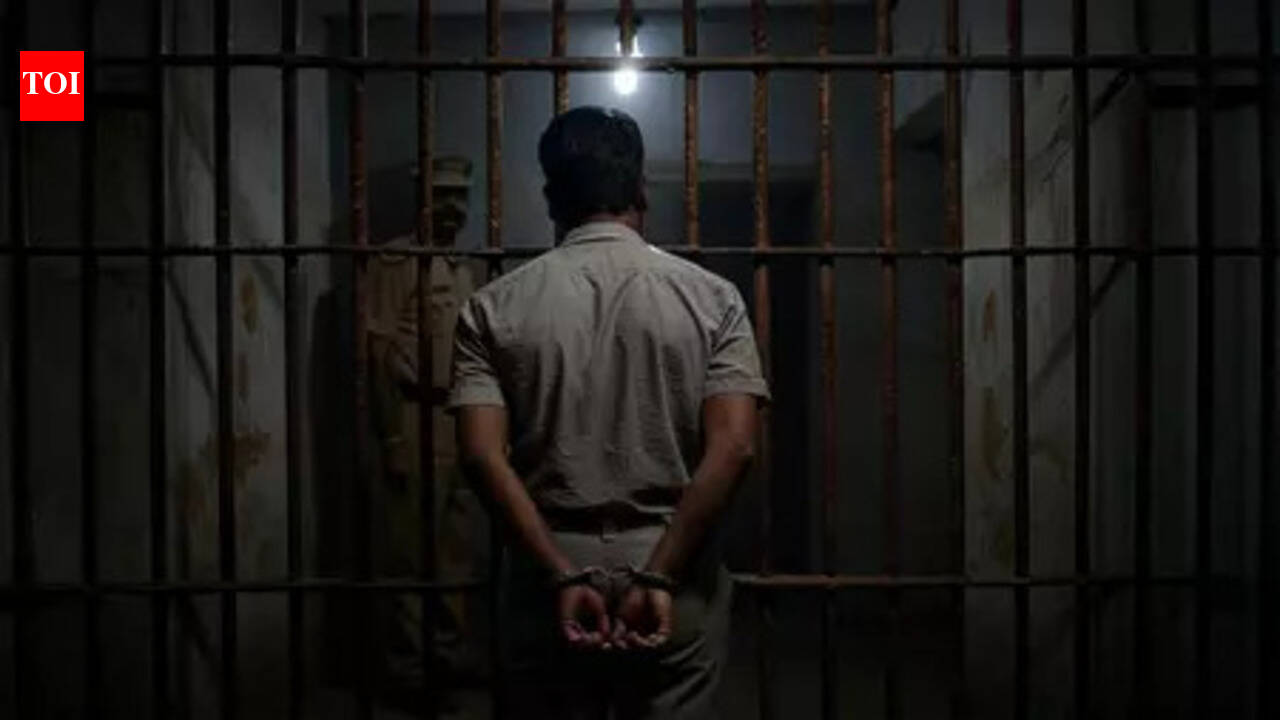 Addtional SHO arrested while accepting Rs 1 lakh bribe in Patna