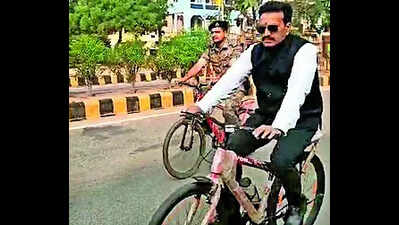 PM’s fuel-saving appeal finds echo in Aurangabad as district judge cycles to court