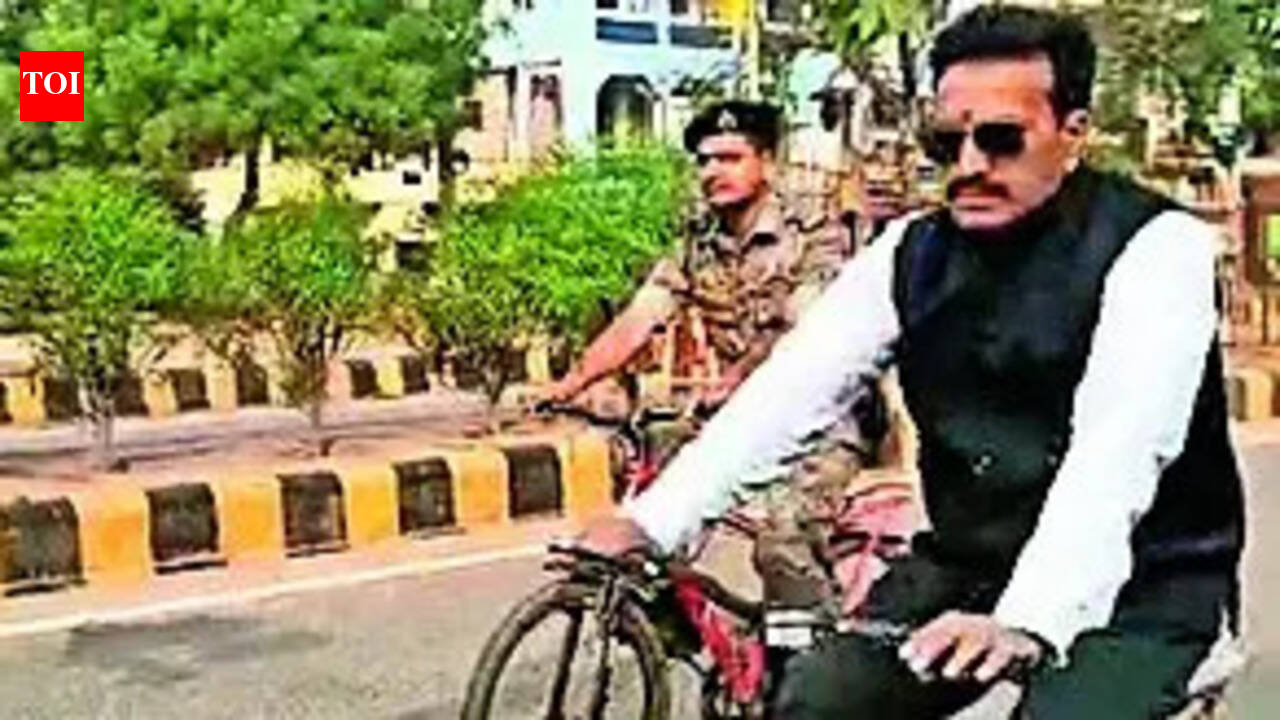 PM’s fuel-saving appeal finds echo in Aurangabad as district judge cycles to court