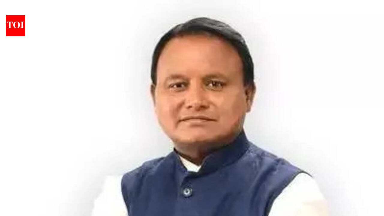 CM reduces convoy size by half, transport min to use govt buses, trains