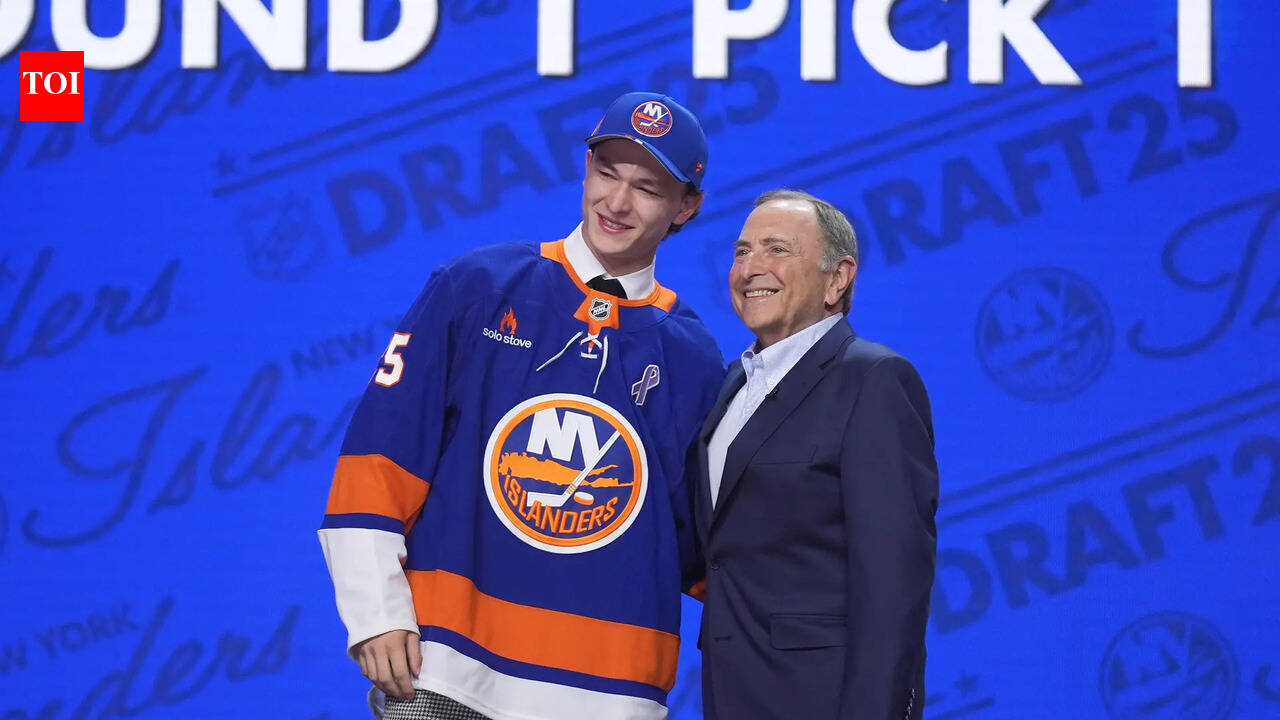“My mom, my family”: Matthew Schaefer wins Calder Trophy, dedicates award to his late mother in an emotional moment