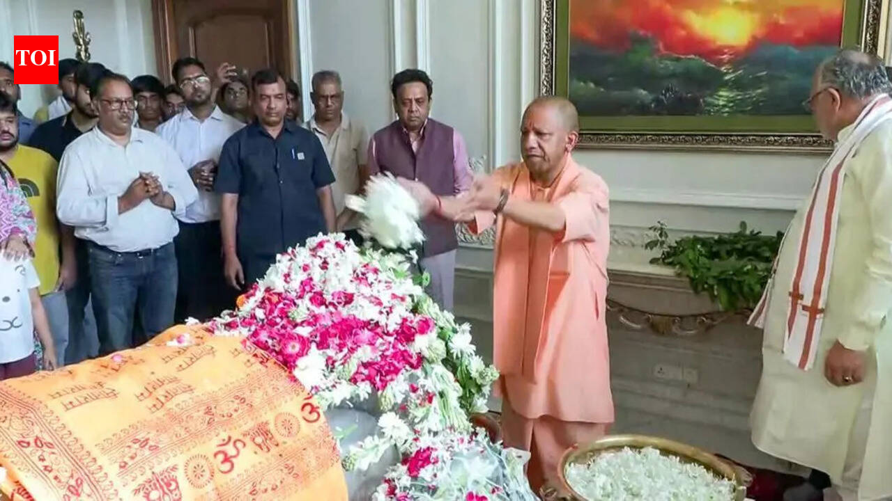 Prateek, MSY’s son &amp; Akhilesh’s stepbrother, passes away at 38