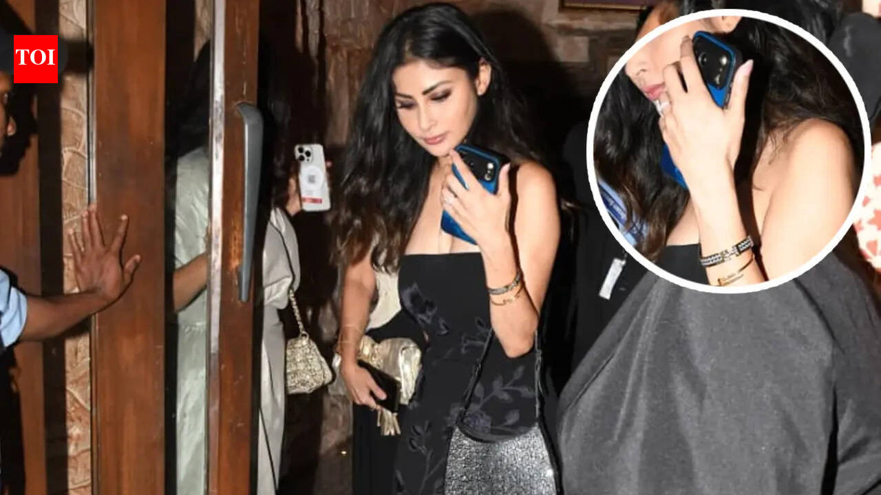 Mouni Roy flaunts huge diamond ring as she makes FIRST APPEARANCE amid divorce buzz with Suraj Nambiar – PICS | – The Times of India