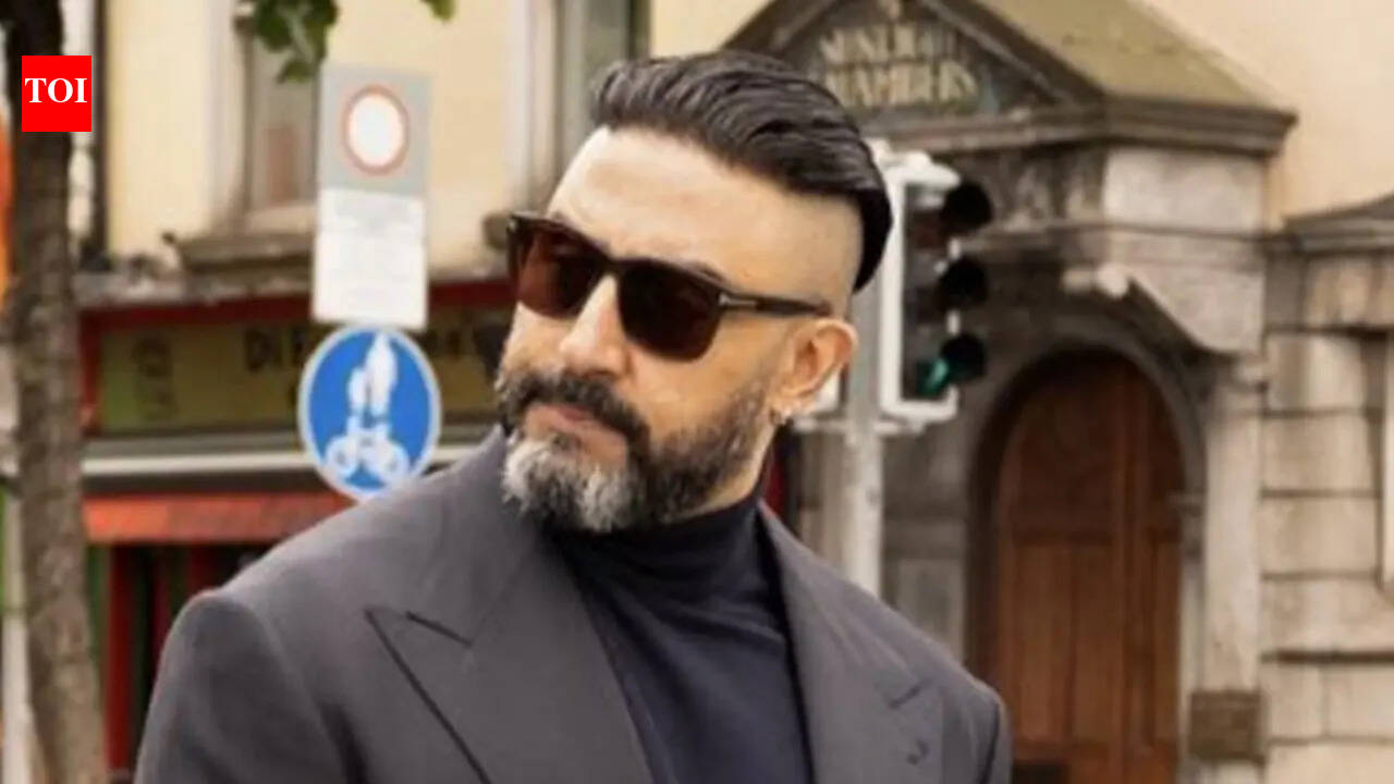 किंग: ‘किंग’ सेट से अभिषेक बच्चन का फर्स्ट लुक ऑनलाइन लीक; प्रशंसकों का कहना है ‘उधर नीट का पेपर और इधर किंग का पूरा कास्ट एक्सपोज़ हो गया है’- वायरल तस्वीर |