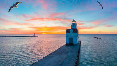 6 lakes larger than Rhode Island in the US: Lake Huron and Lake Michigan are nearly 15 times larger