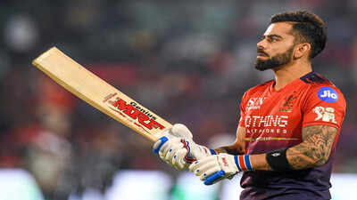 Virat Kohli told to 'play as long as possible' by IPL great after RCB vs KKR clash - Watch