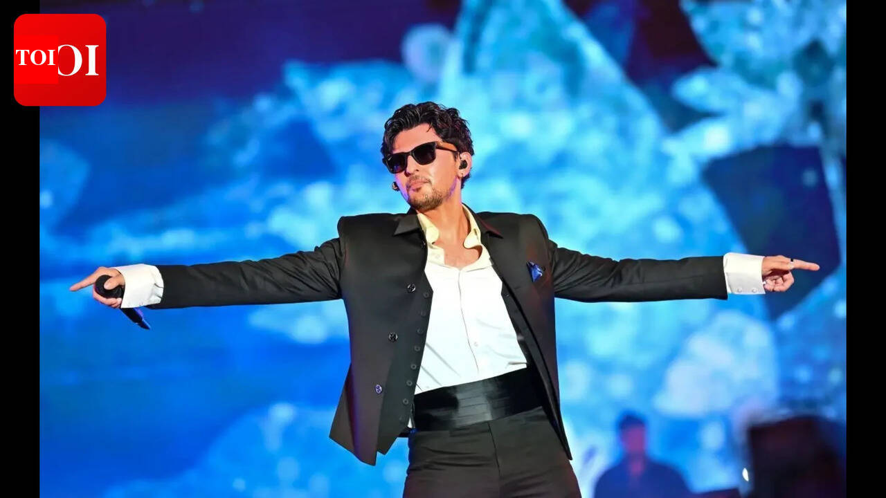 Darshan Raval turns poster boy for Pune fans