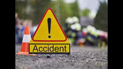 10 kids injured as school van overturns after tyre burst in West Champaran