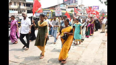 CPM protests tie-up of four govt hospitals with private colleges in DK