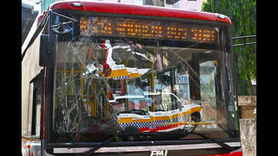 BEST conductor killed after being crushed between 2 buses in Andheri chain collision