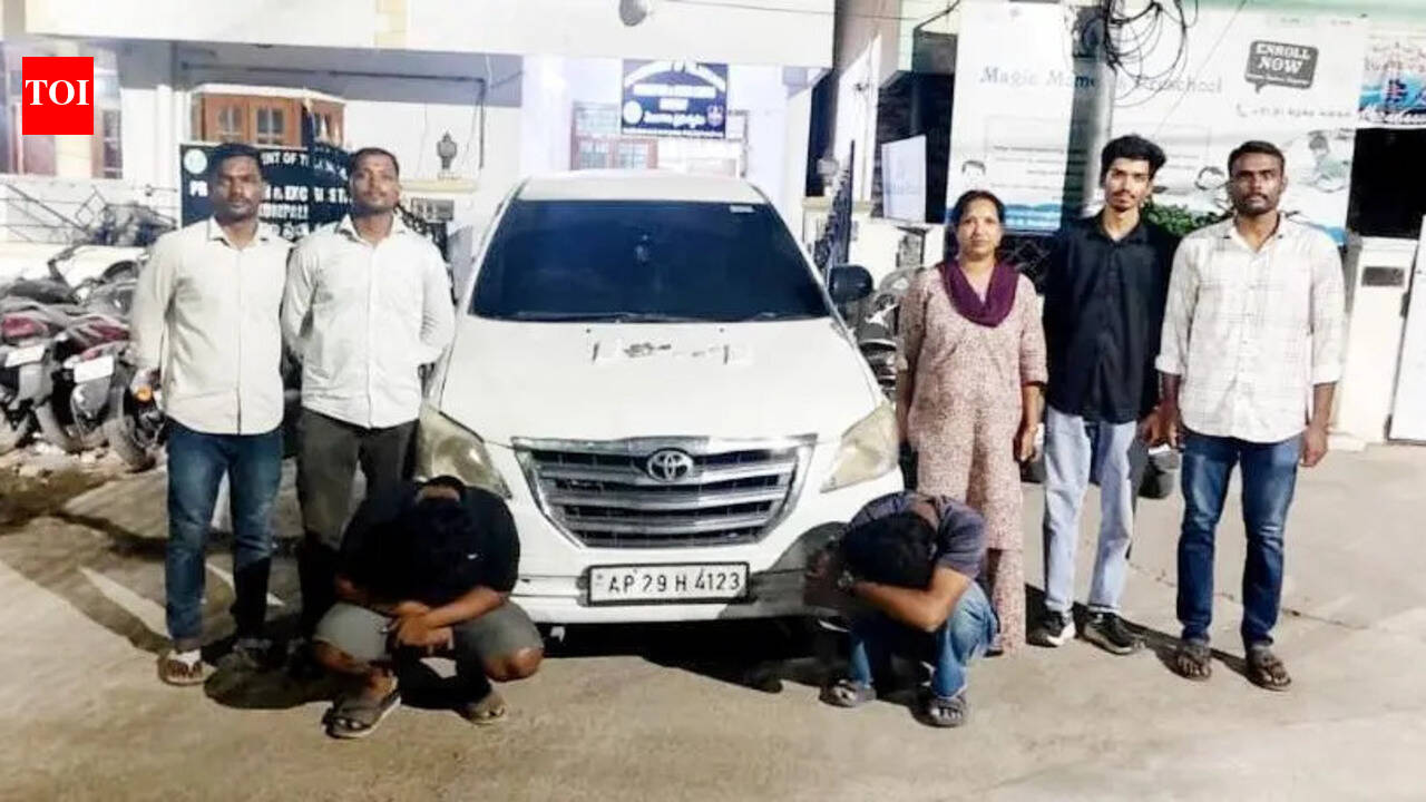 2 undergrads caught with narcotics at Dhulapally
