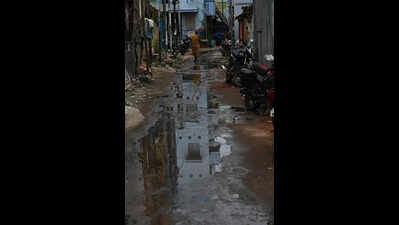Sewage overflows in streets around Tallakulam temple