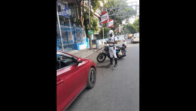 11 hrs, 1.5k cars: Cops turn focus on illegal parking