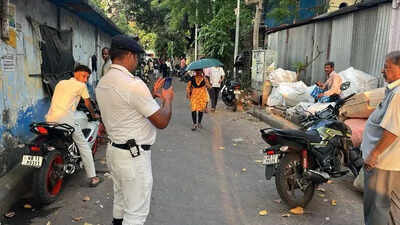 11 hrs, 1.5k cars: Cops turn focus on illegal parking