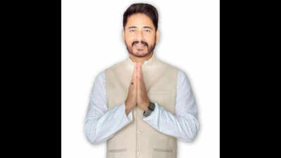 CM tasks Rudranil, Rupa, Papia and Hiran with Tollywood order