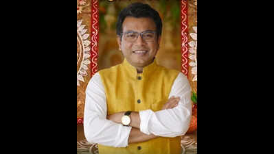 CM tasks Rudranil, Rupa, Papia and Hiran with Tollywood order