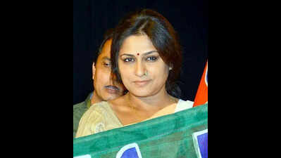 CM tasks Rudranil, Rupa, Papia and Hiran with Tollywood order