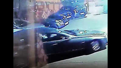 Thieves arrive in car, drive away with builder’s Merc from parking lot