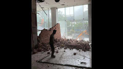Illegal walls, rooms in offices and housing complexes face the hammer in Gurgaon