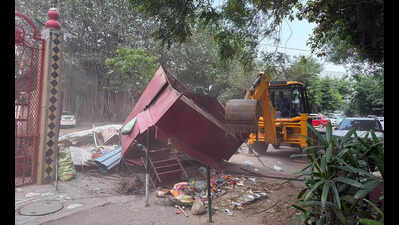 Illegal walls, rooms in offices and housing complexes face the hammer in Gurgaon