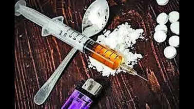 2 arrested for supplying restricted drugs to medical store without licence in Jharsa Chowk