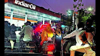 Motorists top up amid fuel anxiety in Gujarat