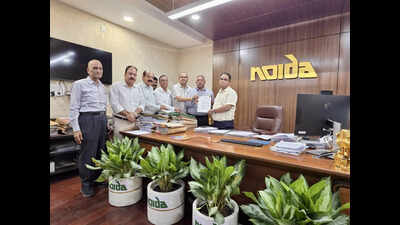 Residents meet Noida officials, seek civic redress