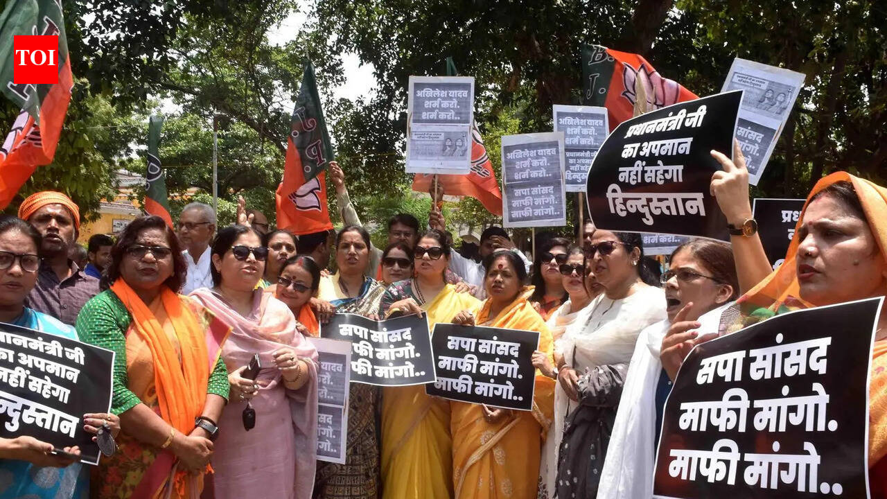 BJP women activists protest against SP MP’s remarks