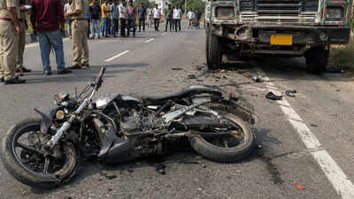 3 friends killed after speeding truck hits bike on Tanda-Banda national highway