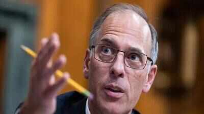 Moody's Analytics chief economist Mark Zandi warns of high risk of recession in America; unless the US government changes ...