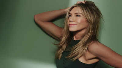 Jennifer Aniston issues fans with 'think before you bang' warning for throwback pictures from 'Horrible Bosses' and 'Friends'