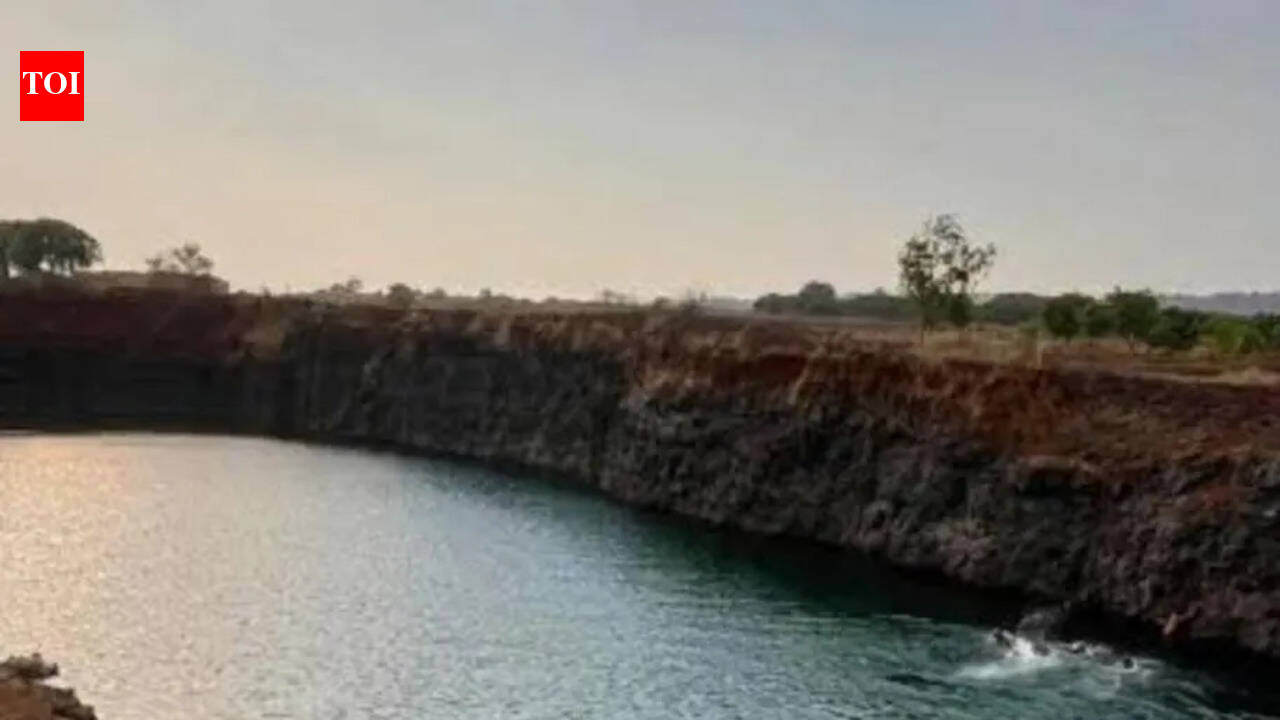 Ballari Nala silt woes persist, farmers fear monsoon floods
