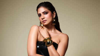 Malavika Mohanan reveals how Dhanush taught her to 'romance the camera'