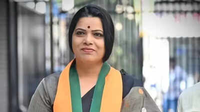 Mumbai mayor orders park cleanup after viral clip